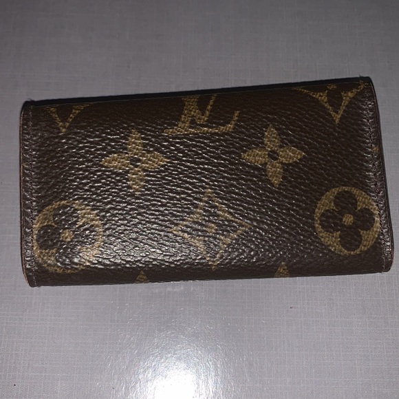 ♥️ ♥️ Louis Vuitton Monogram signature design LV Logo 4 key holder M/F - Picture 2 of 8
